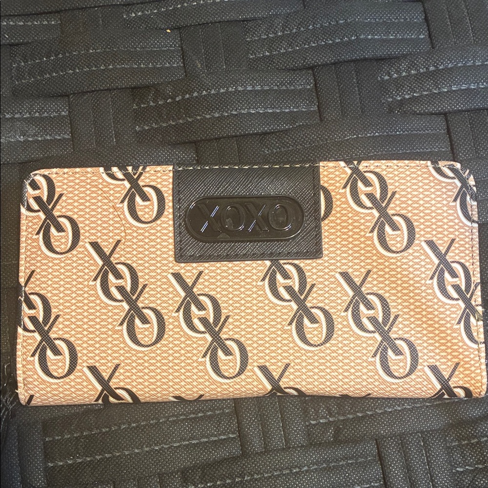 XOXO Tan and Black Key & Card Holder